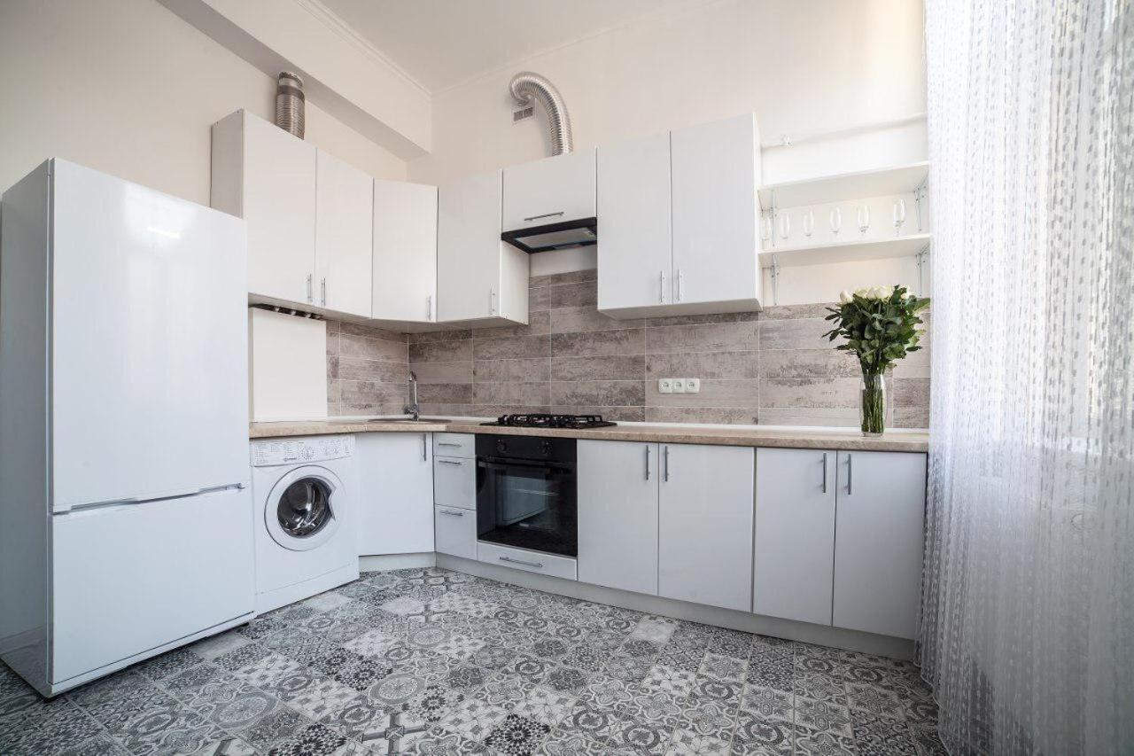 Apartament On Kulisha Street Lviv Eksteriør billede